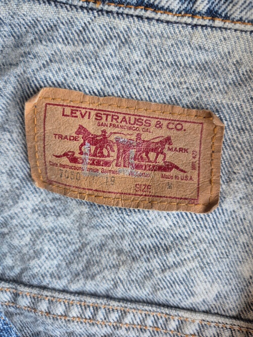 Vintage'80s Levi's 70507-0219 Made in USA Stonewashed Denim Trucker Jacket - Picture 10 of 15
